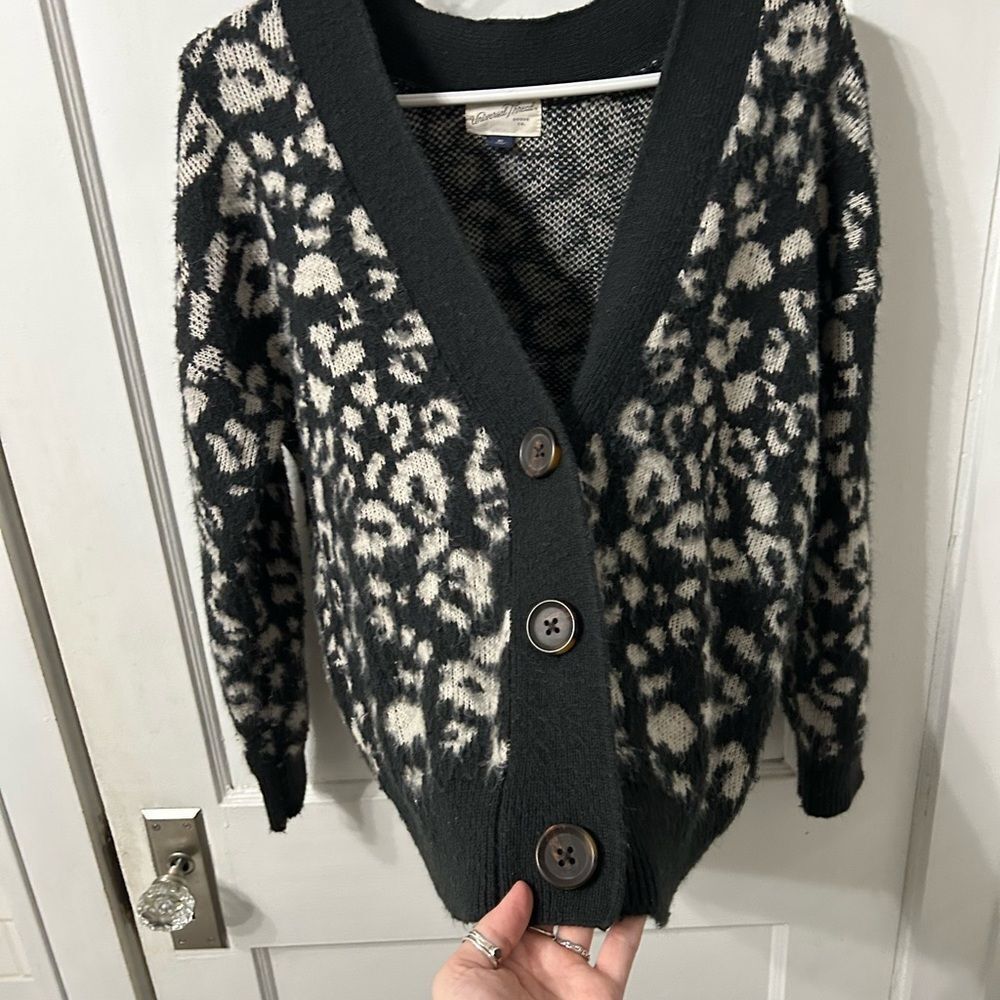 Universal Thread leopard Cardigan - Picture 2 of 5